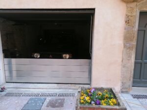 Barreras anti inundación instaladas en garaje con sistema Aquabloc Delta del Ebro